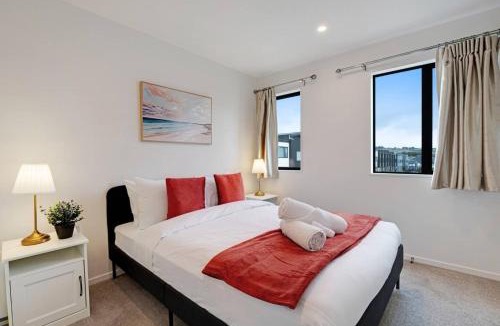 Flat Bush House | Contemporary Flat Bush Oasis - Parking and Air-Con