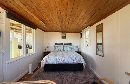 Bay of Plenty Region House | The Hilltop Farm Cabin Retreat