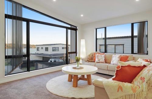 Hobsonville House | Hobsonville Family 5BR Sanctuary with Waterviews