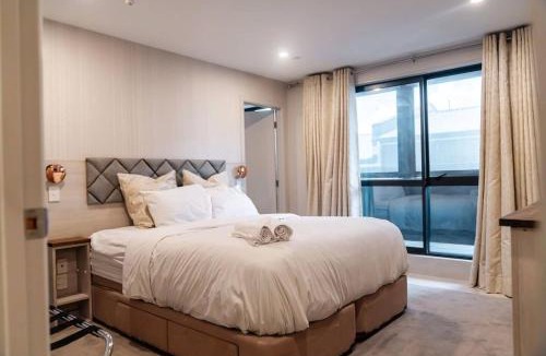 Sandringham Apartment | 3 Bedroom Luxury Apartment with free parking