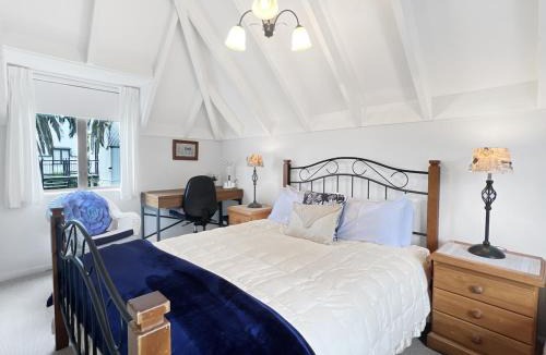 Akaroa House | 2 BR Cottage 4 Beds, 1 min walk to Harbour & Shops