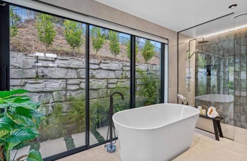 Mangawhai Heads House | Boutique Coastal Retreat with Bath Walk to Beach