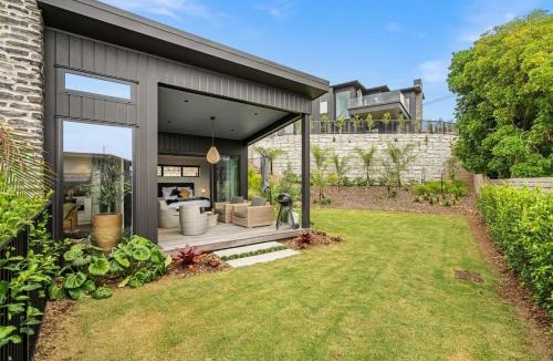 Mangawhai Heads House | Boutique Coastal Retreat with Bath Walk to Beach