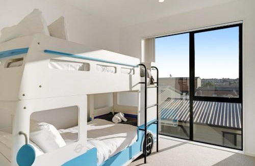 Howick House | The Family Townhouse with Bunk Beds and Air-Con