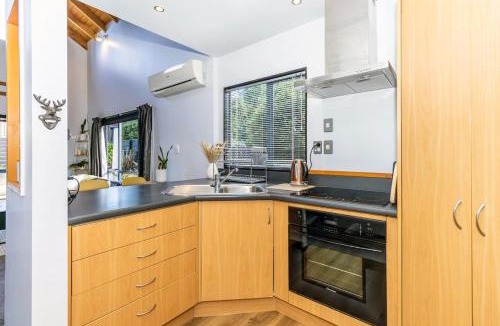 Methven Ski Chalet | Little Black Ski Chalet | Central, WiFi, Families!