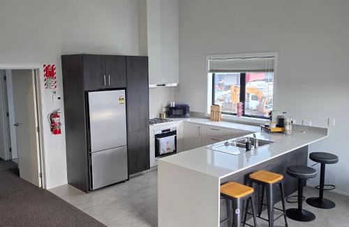 Pukekohe Apartment | Franklin's own Stay n Play Golfers dream!