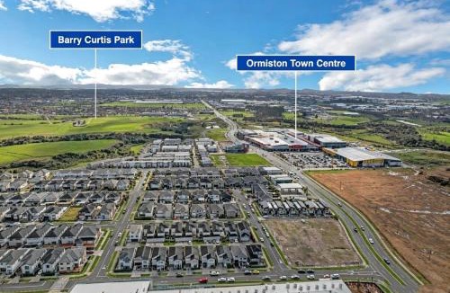 Ormiston House | Flat Bush Luxury Home Near Ormiston Town Centre