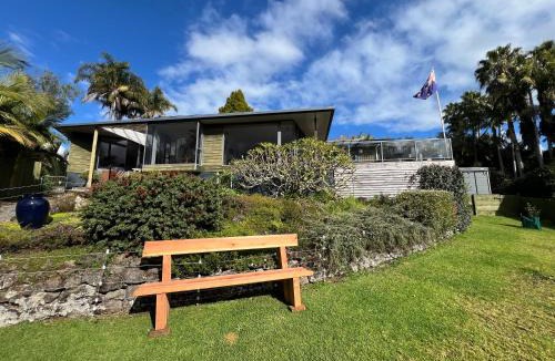 Kerikeri House | Restful Kerikeri Retreat - Spa, Views and Private Bathroom