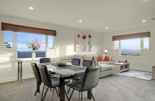 Mount Eden House | Spacious Mt Eden Oasis - Views, Parking, Air-Con
