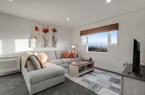Mount Eden House | Spacious Mt Eden Oasis - Views, Parking, Air-Con