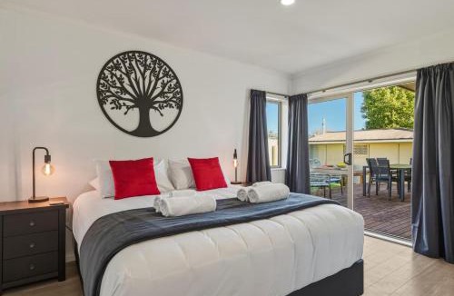 Owhata House | 25A Hideaway - 3 Bed 2 Bath with Deck & BBQ