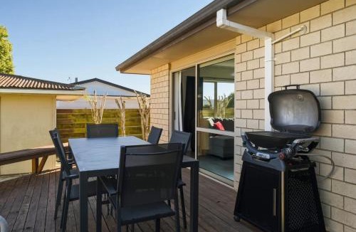 Owhata House | 25A Hideaway - 3 Bed 2 Bath with Deck & BBQ