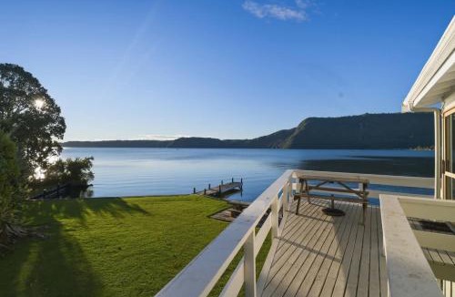 Rototai House | Rotoiti Boathouse - Waterfront Jetty Kayaks