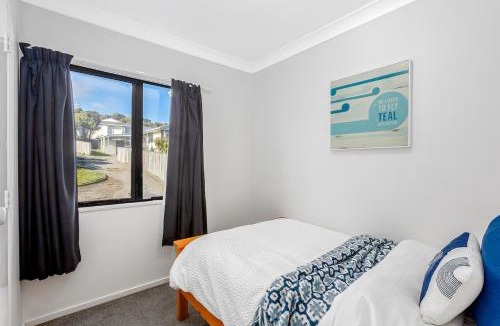 Porirua House | Piris Place - Private Spa, Harbour Views & Trails