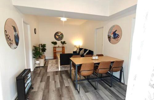 Wainuiomata House | Cozy Semi-Detached Retreat | Sleeps 5
