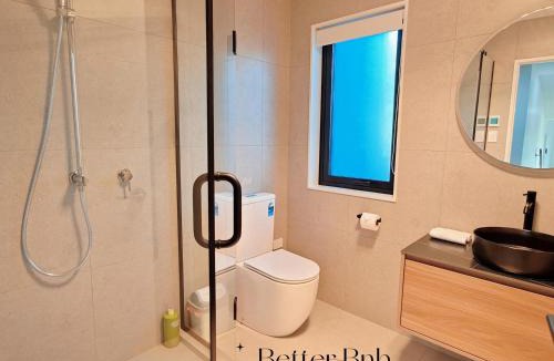 Bucklands Beach House | Sunny Bucklands Beach Retreat · Spacious 5BR 4.5BA