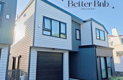 Bucklands Beach House | Sunny Bucklands Beach Retreat · Spacious 5BR 4.5BA