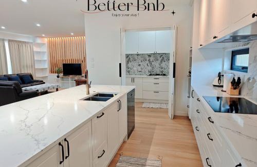 Bucklands Beach House | Sunny Bucklands Beach Retreat · Spacious 5BR 4.5BA