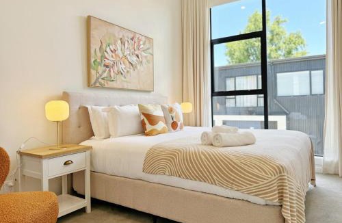Greenlane Apartment | Modern and Spacious 4-Bed Townhouse in Auckland