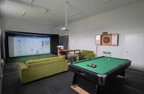 Pukekohe Apartment | Franklin's own Stay n Play Golfers dream!