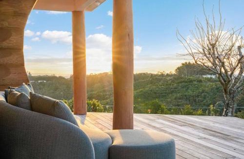 Hunua House | Hunua Heights Retreat with Great Views, Deck, BBQ