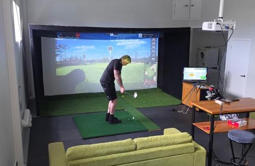 Pukekohe Apartment | Franklin's own Stay n Play Golfers dream!