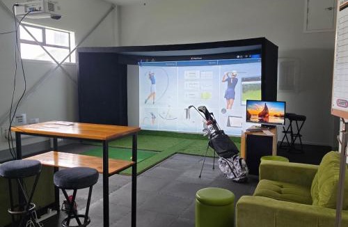 Pukekohe Apartment | Franklin's own Stay n Play Golfers dream!