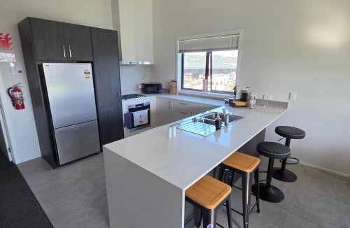 Pukekohe Apartment | Franklin's own Stay n Play Golfers dream!