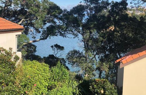 Northcote House | Sea-view home with city ferry and king ensuite