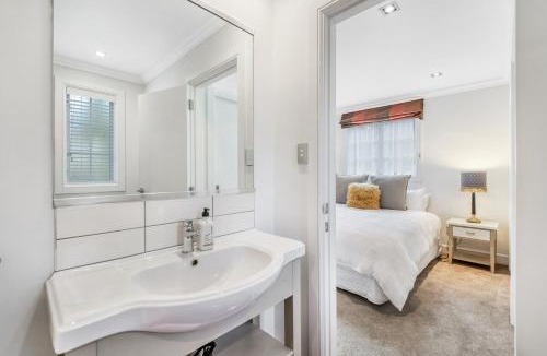Russell House | Russell Cottages - Cooks Cottage 4 Bedroom - POOL-SPA-BBQ