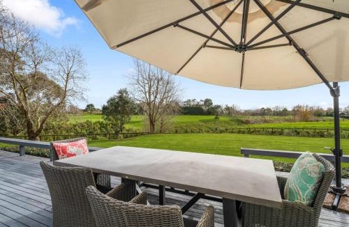 Karaka House | Bergenhus Oasis - Trampoline, Playhouse - BBQ