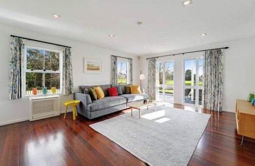 Karaka House | Bergenhus Oasis - Trampoline, Playhouse - BBQ