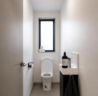 Hornby House | Two Houses in Price of One Dickson Big Stay!