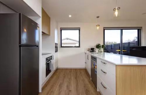 Hornby House | Two Houses in Price of One Dickson Big Stay!