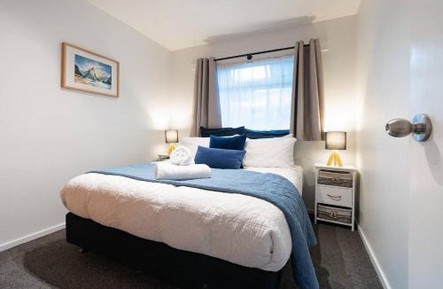 Fernhill Apartment | Sarahs Scenic Stay Mountain Lake Views