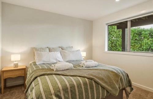 Lake Tarawera House | Boat Shed Bay - Stunning Lake Tarawera Views