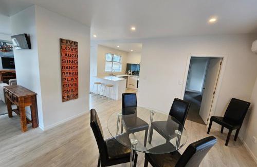 Te Aroha House | Stylish townhouse
