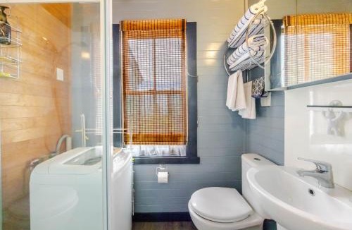 Bluff Hill House | Art Deco Seaview Retreat