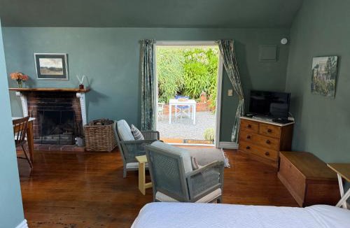Whangaimoana House | The Whangaimoana Cottage