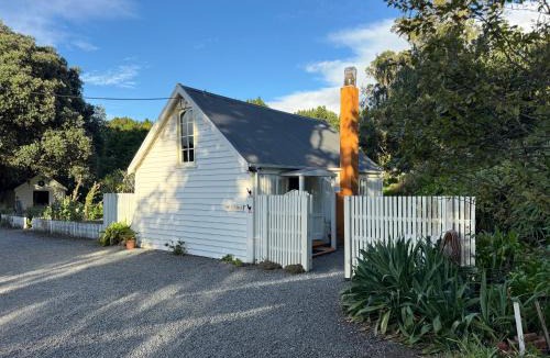 Whangaimoana House | The Whangaimoana Cottage