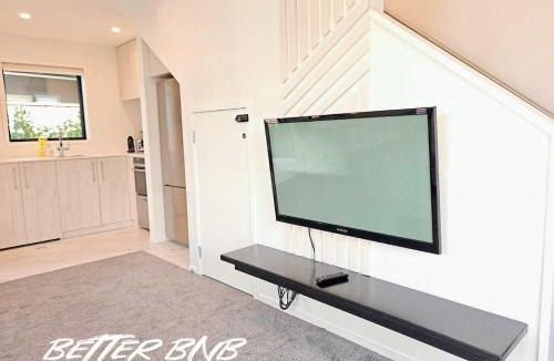 Lower Hutt House | Quiet Haven Retreat | Cozy Modern Townhouse