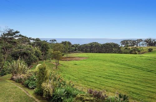 Te Kaha House | Little Kowhai - Te Kaha Holiday Home