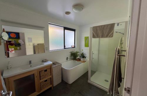 Kerikeri House | Restful Kerikeri Retreat - Spa, Views and Private Bathroom