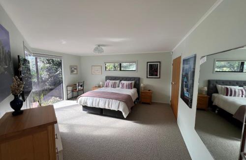 Kerikeri House | Restful Kerikeri Retreat - Spa, Views and Private Bathroom