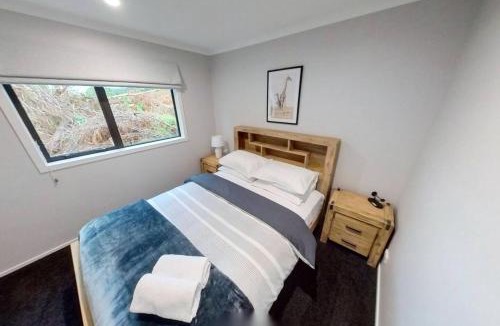 Ohakune House | 5 Bedroom, Solar on Snowmass Ohakune, Yellow Door