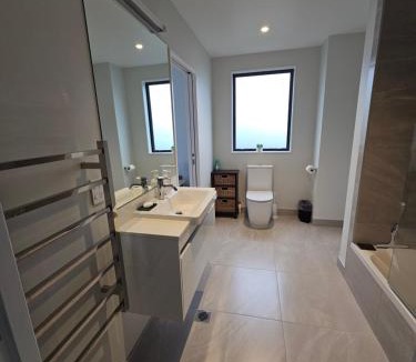 Devonport Bed & Breakfast | Large bedroom with en-suite in a new house Devonport