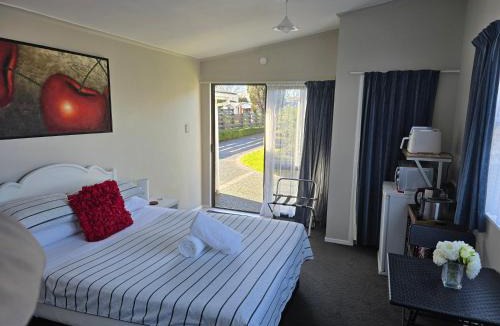 Palmerston North House | Quiet Boutique Generous Breakfast