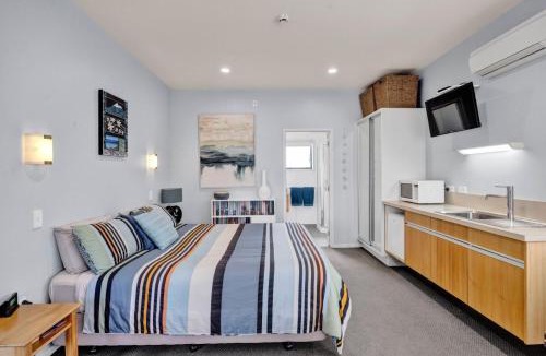 Opunake Hotel | Headlands Hotel