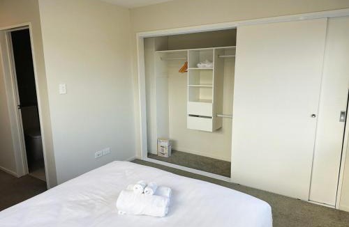Manurewa House | Peachful 5BR Retreat v Quiet Corner, Modern Comfort