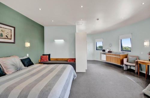 Opunake Hotel | Headlands Hotel